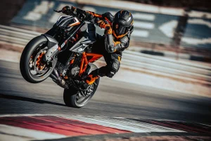 ktm 1290 super duke r - কেটিএম ১২৯০ সুপার ডিউক আর